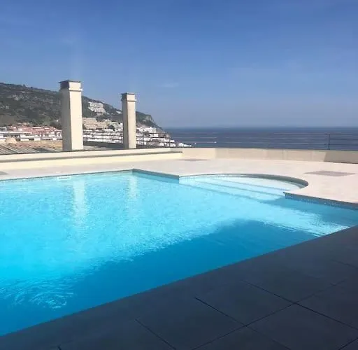 Seaside Apartment, Pool, Garage * セシンブラ