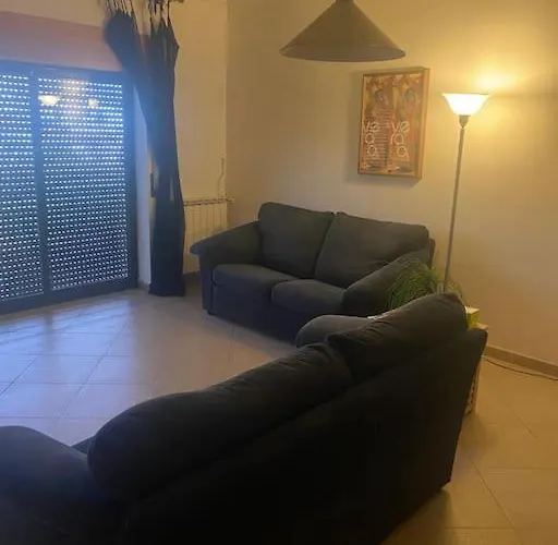 Seaside Apartment, Pool, Garage アパート