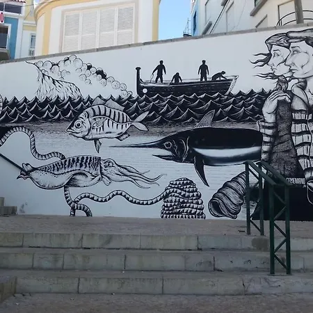 Seaside Apartment, Pool, Garage *