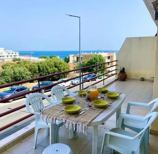 Seaside Apartment, Pool, Garage