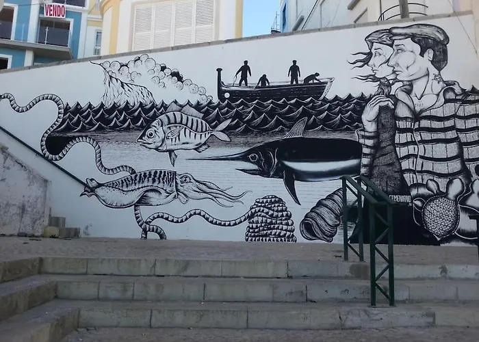 Seaside Apartment, Pool, Garage *